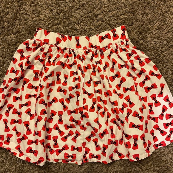 Red Bow Patterned Skirt - Picture 5 of 8